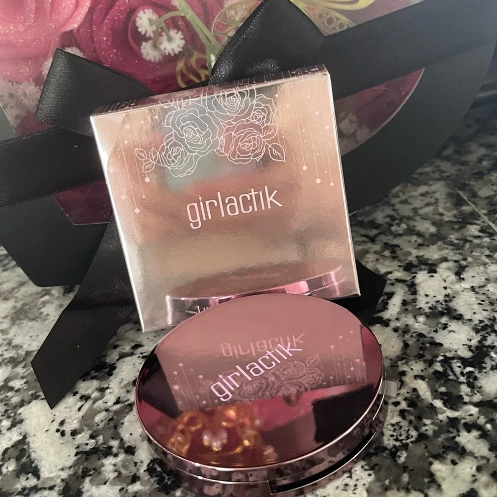GIRLACTIK Luminous Face Powder BNIB